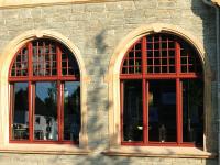 Rundbogenfenster mit Sprossen Denkmalschutz