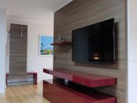 TV Schrank in dunkelrot Hochglanz in Offenbach