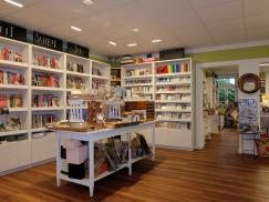 Ladenbau mit maßgefertigten Regalen in Offenbach