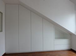Einbauschrank unter Dachschräge