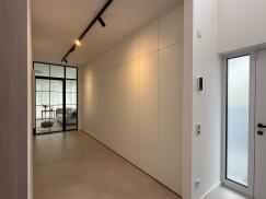 Einbauschrank weiß im Flur