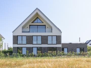 Holz-Alu- Fenster von PaX mit ROMA-Raffstore in Heusenstamm