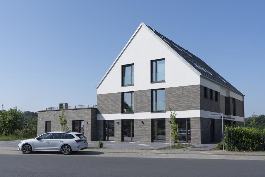 Holz-Alu- Fenster von PaX mit ROMA-Raffstore in Heusenstamm