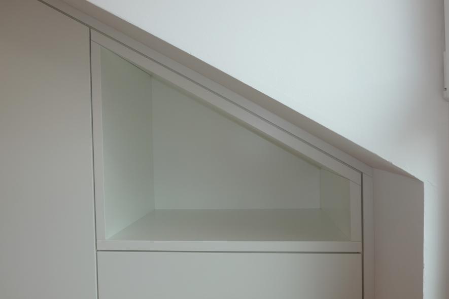 Einbauschrank unter Dachschräge