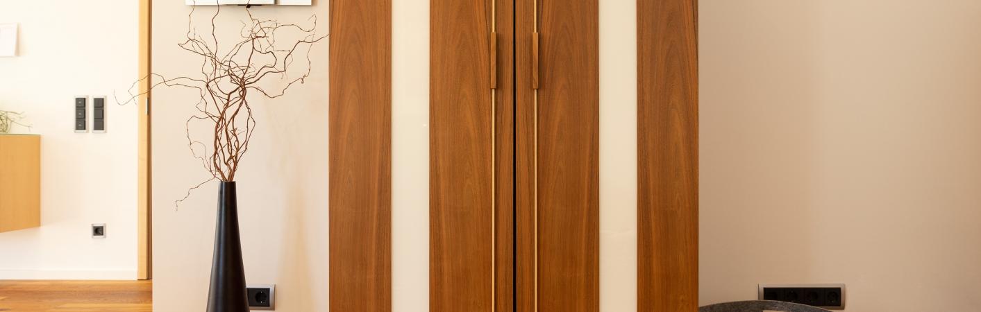 Schreinerei Eckert Bar Schrank geschlossen